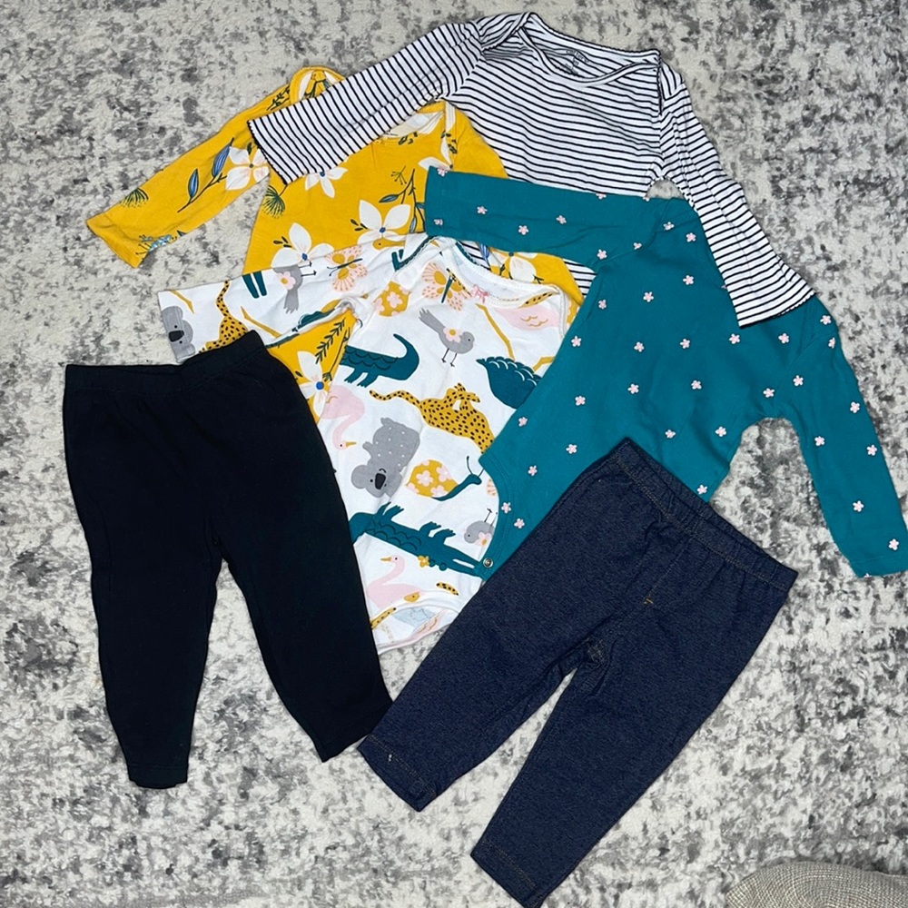 Gently used Carters baby clothes bundle (4 long sleeve shirts and 2 pants!)